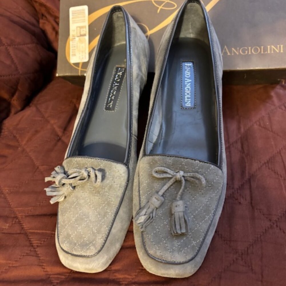 GREY SUEDE FLATS BY ENZO ANGIOLINI